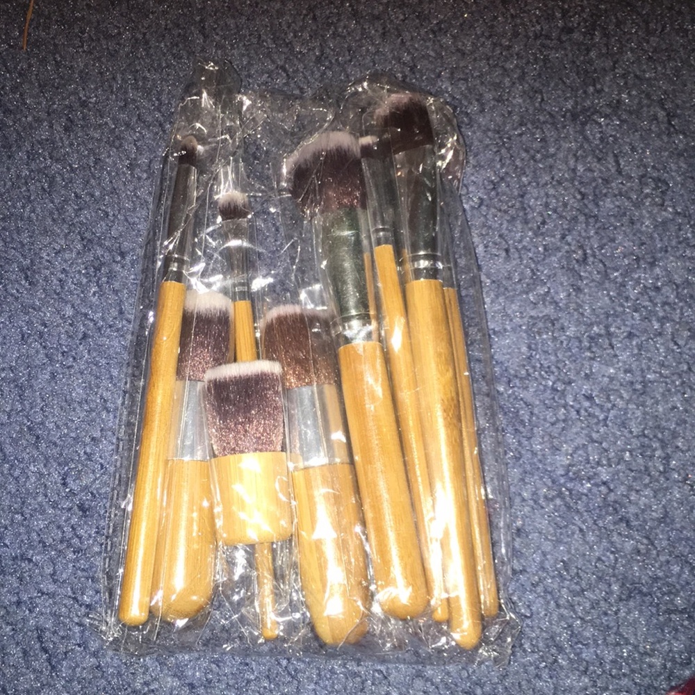 Makeup brushes
